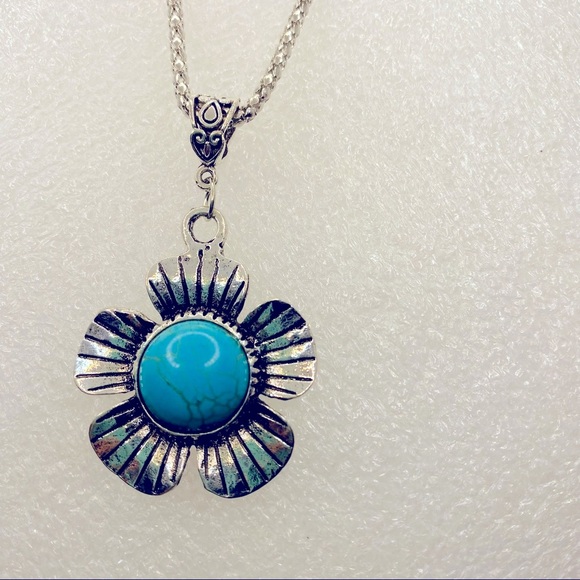 Necklace Turquoise colored Flower in Silver tone - Picture 11 of 12